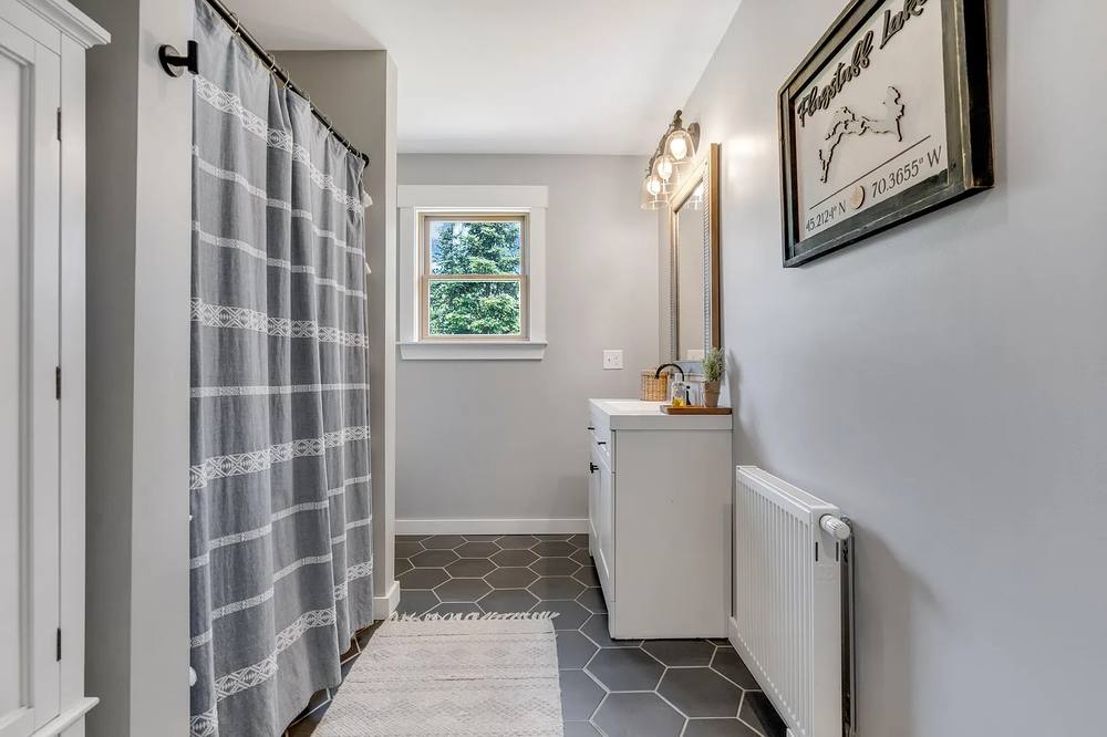 Bathroom - Upstairs